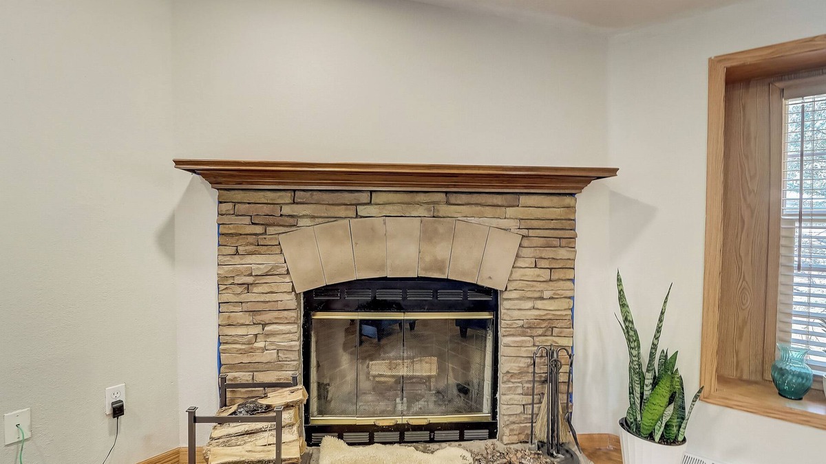 Spring Brook House | Stunning WisconsinDellsHouse Surrounded by Nature Offering Modern Comfort Inside
