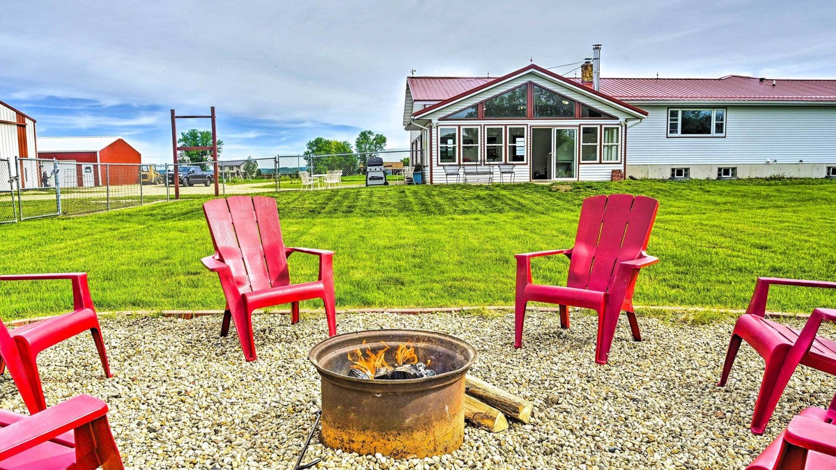 Arena Cottage | Stunning Wisconsin Retreat on Active Farm!