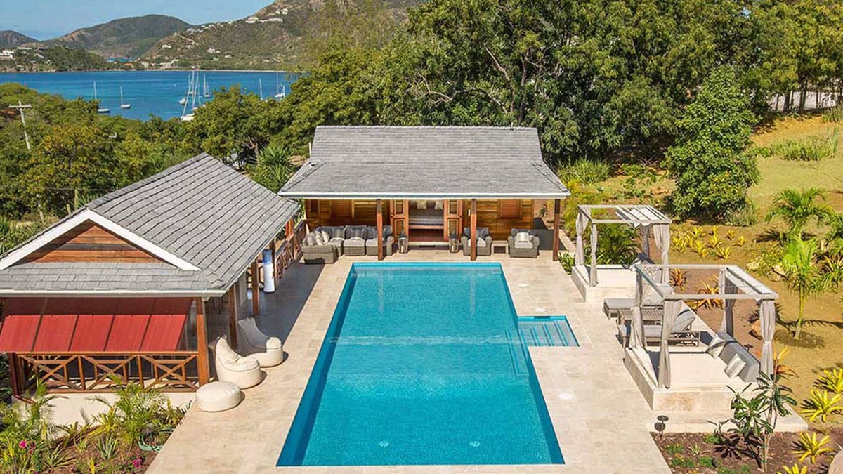 English Harbour Villa | Stunning Zandoli, sea views, 50ft pool, Pétanque, Pigeon Beach 20 secs, sleeps 8