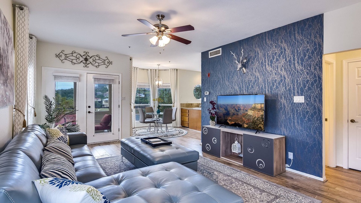 Highland Lake Estates Condo | Stunningly Regal Lake Travis Island Condo with lakeview!