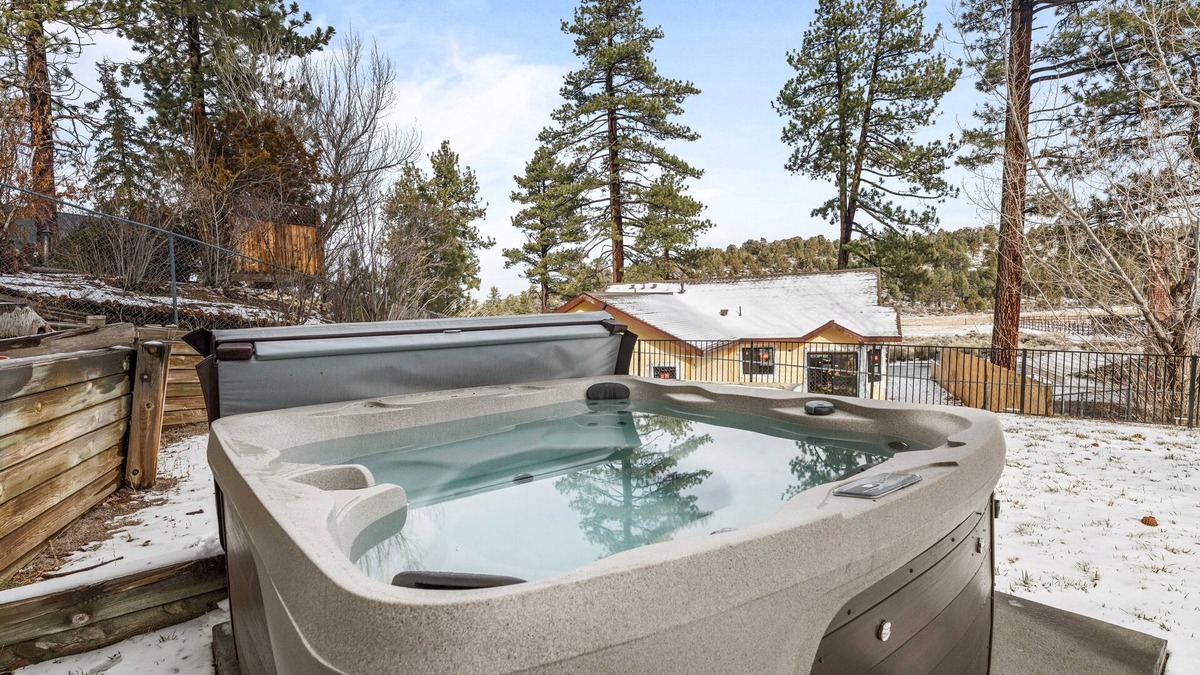 Big Bear Ski Chalet | ✅ StunningViews, GameRoom, BBq, FirePit, HotTub, Spacious & Cozy