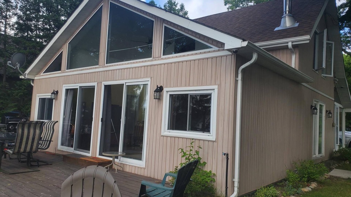 Fenelon Falls Cottage | Sturgeon Lake Waterfront Cottage in Beautiful Fenelon Falls! Near Golf Course!