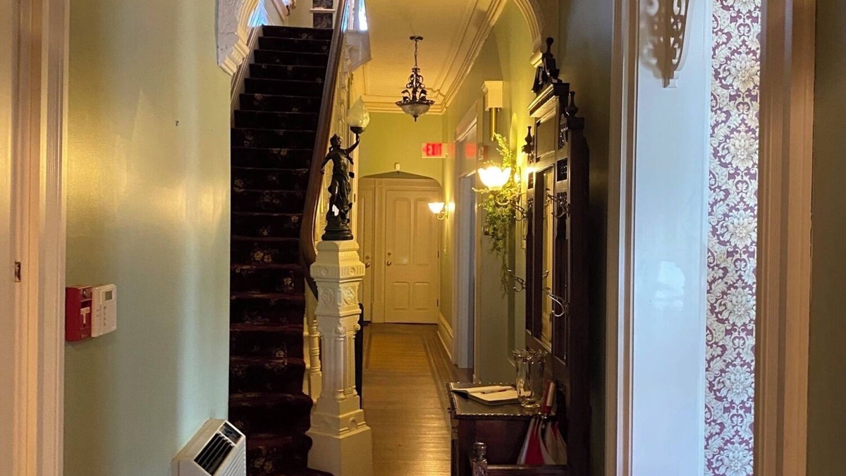 East Liverpool Bed & Breakfast | Sturgis House