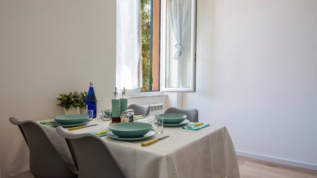 Sturla Apartment | Sturla apartment with private parking convenient Gaslini/San Martino Hospitals