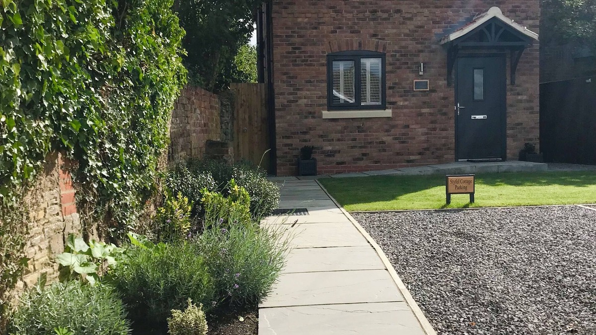 Scawton House | Styfel Cottage Stillington perfect village location with off-street parking ❤️ ❤️