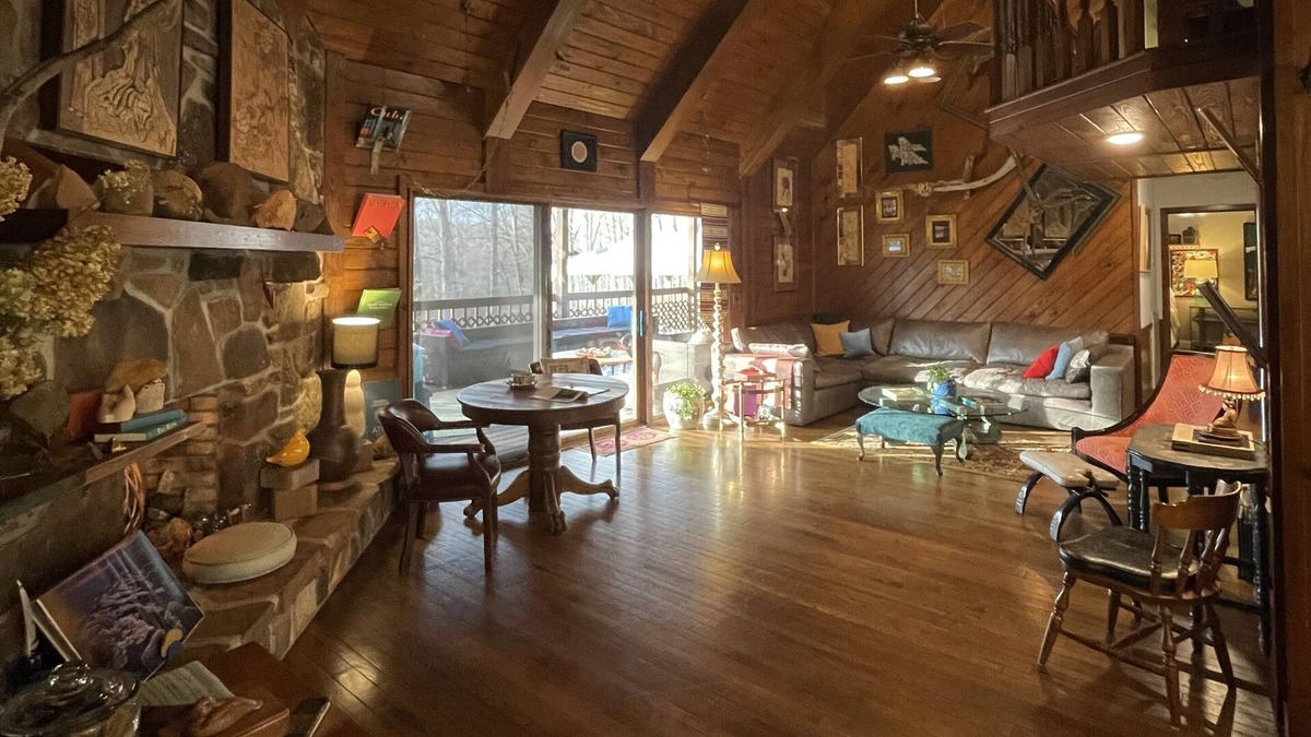 Springville Cabin | Style and comfort near Tennessee River and KY Lake