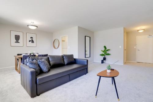 Crystal City Apartment | Style and Convenience Apartment at Crystal City