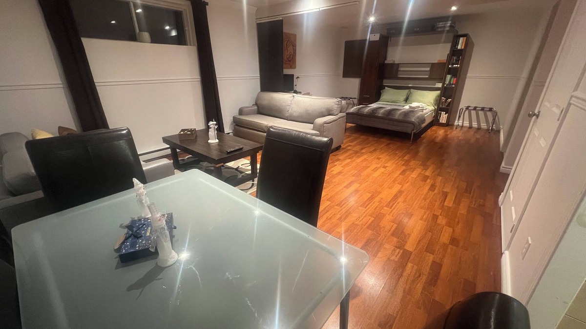 Mirabel Apartment | Style bachelor-sous-sol complet privé SDB, coin repas, Domaine Vert-Sud, Mirabel