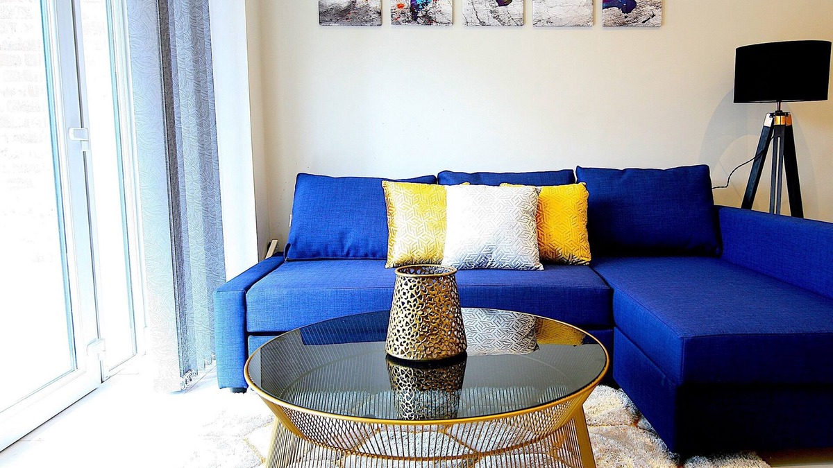Farnham Common Apartment | Style, comfort, 2 bed