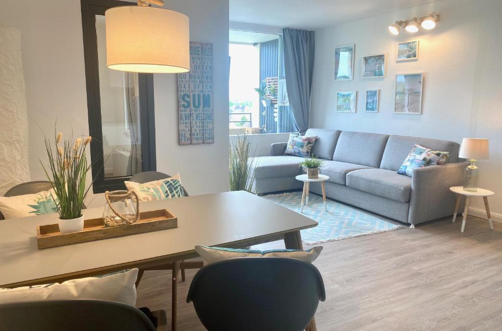 Wendtorfer Strand Apartment | Stylische Ferienwohnung TOP LAGE am Hafen, Strand und Meer