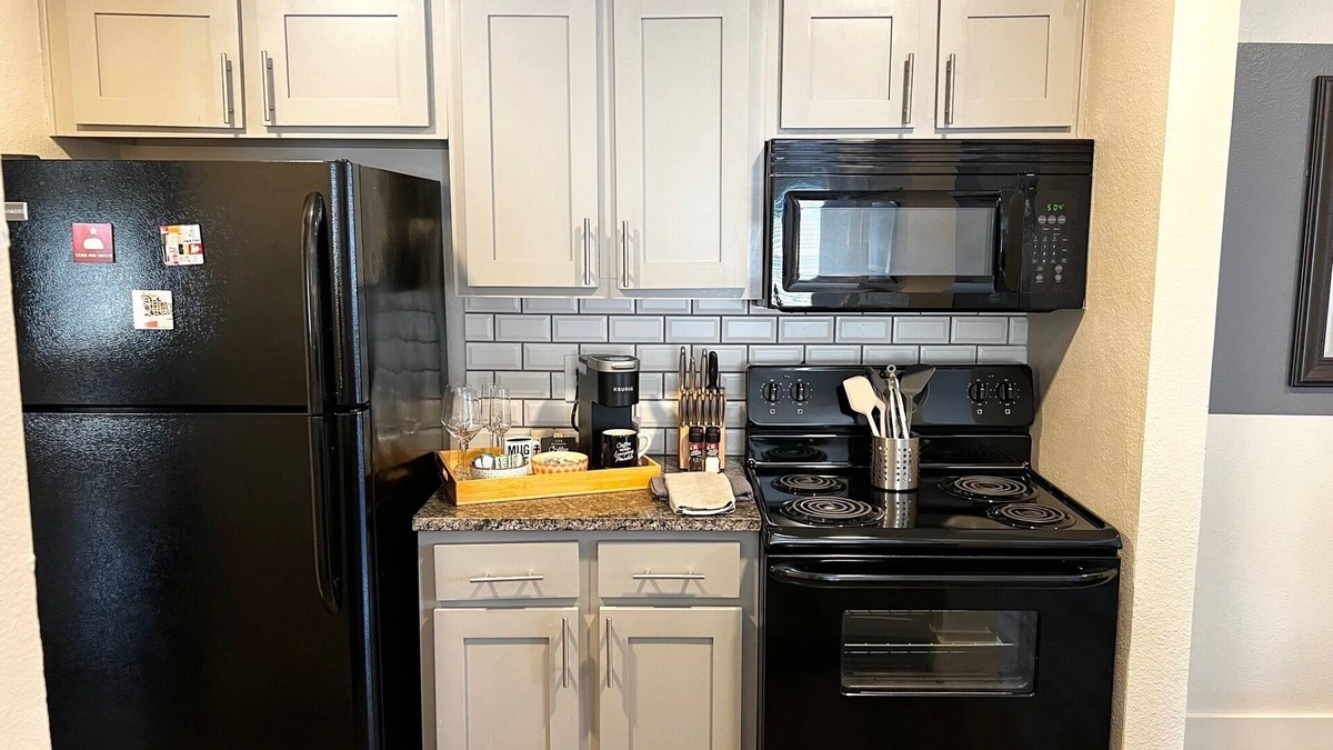 Parker Lane Apartment | Stylish 1-Bed Apt w/ Gifts near Downtown & Airport