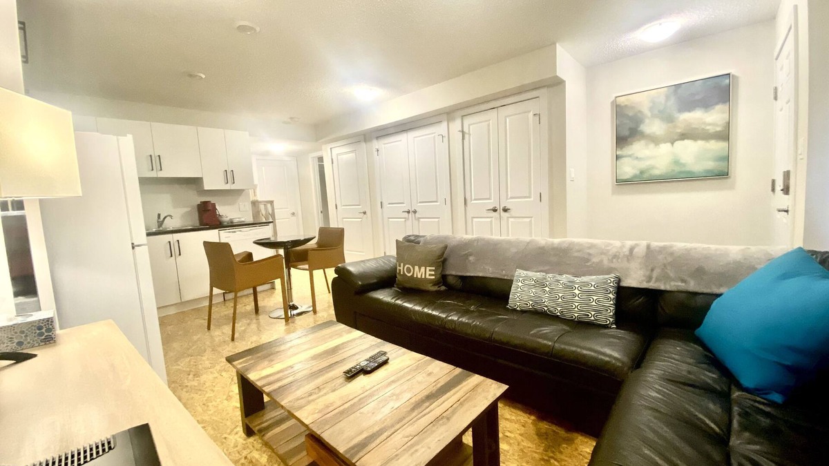 Fort Saskatchewan Condo | Stylish 1 bedroom suit in Fort Saskatchewan 4104