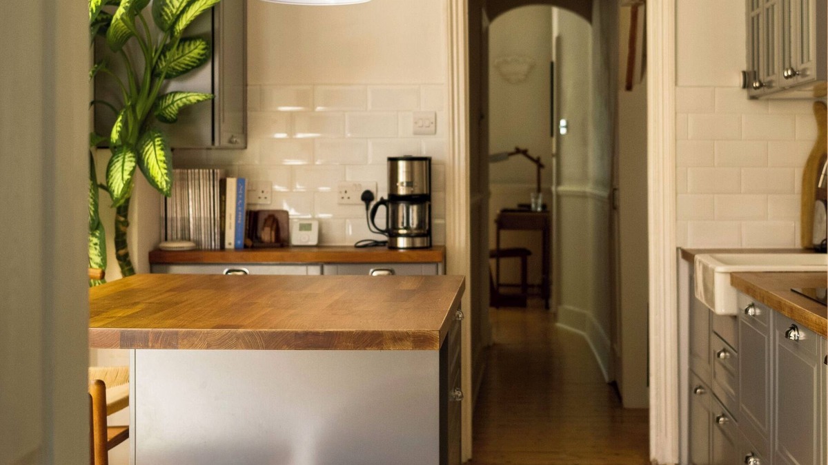 William Morris Apartment | Stylish 1-bed with tranquil private garden in Walthamstow