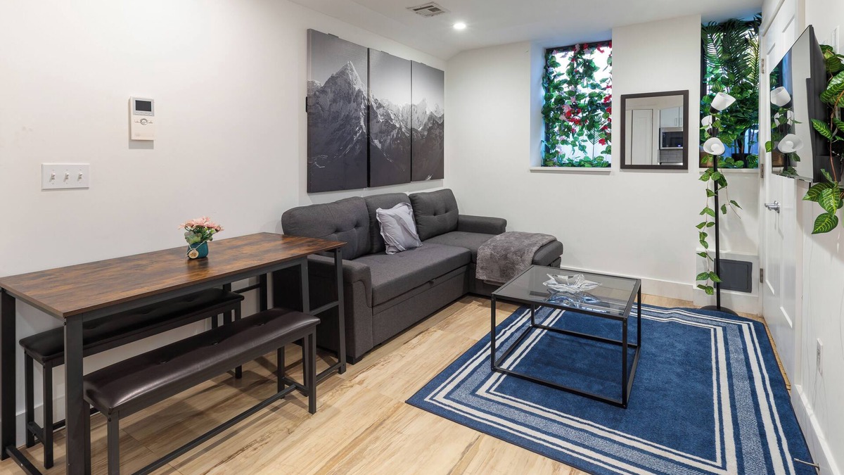 Upper Manhattan Apartment | Stylish 1 Bedroom 25 min to Time Square Perfect For couples + Families