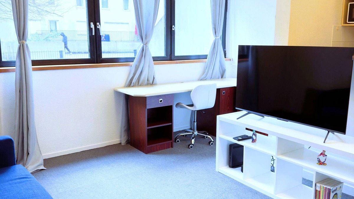 Flandres Apartment | Stylish 1-Bedroom Apartment with Private Terrace - 4 minutes from the Metro,