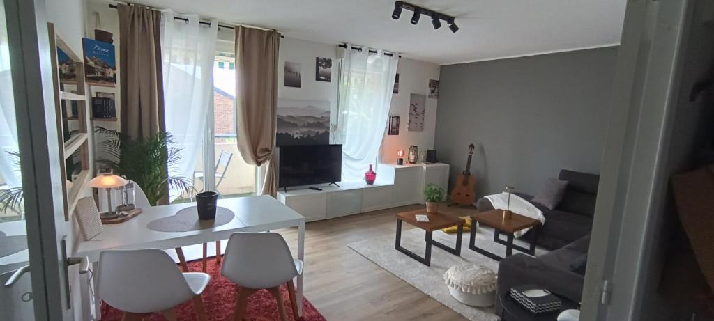 Poteries Apartment | Stylish 1-bedroom flat with beautiful terrace , for a cosy Retreat