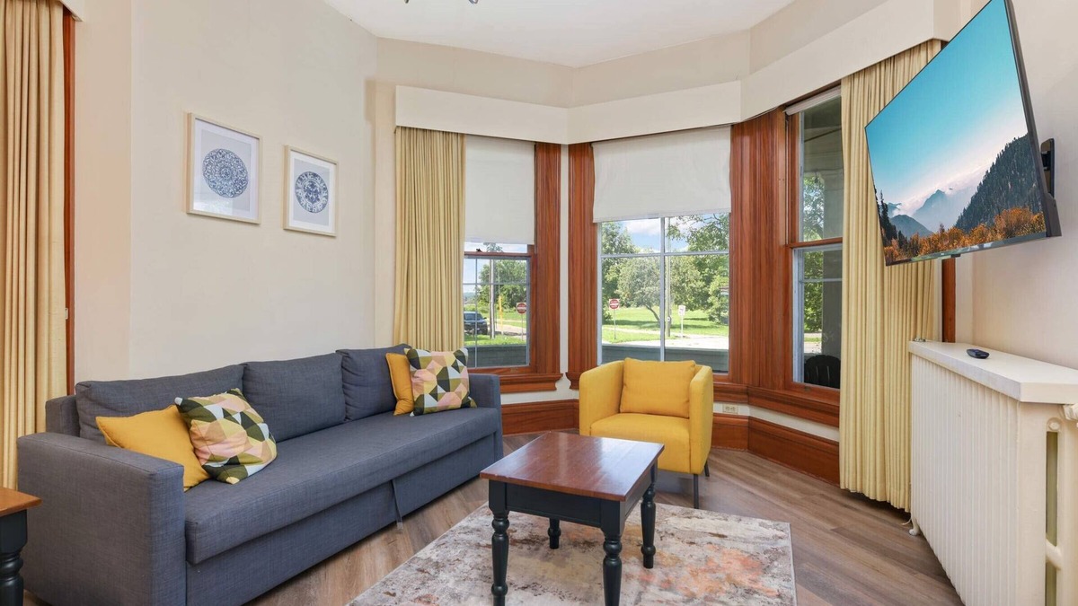 St. Paul Apartment | Stylish 1-Bedroom in Saint Paul with River Views