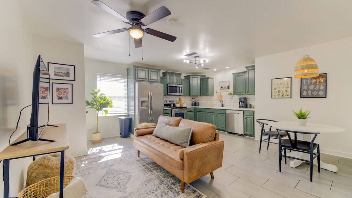 Earlewood Condo | Stylish 1 BR Apt | Mins to ZOO, USC & Ft Jackson