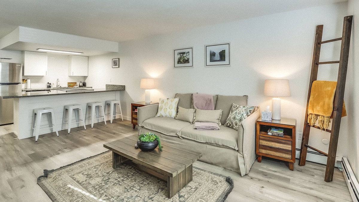 Park East Apartment | Stylish 1BD with Mountain Views + Pool