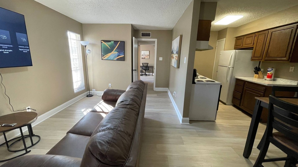 Oaks Historic District Apartment | Stylish 1BR: Comfort & Style
