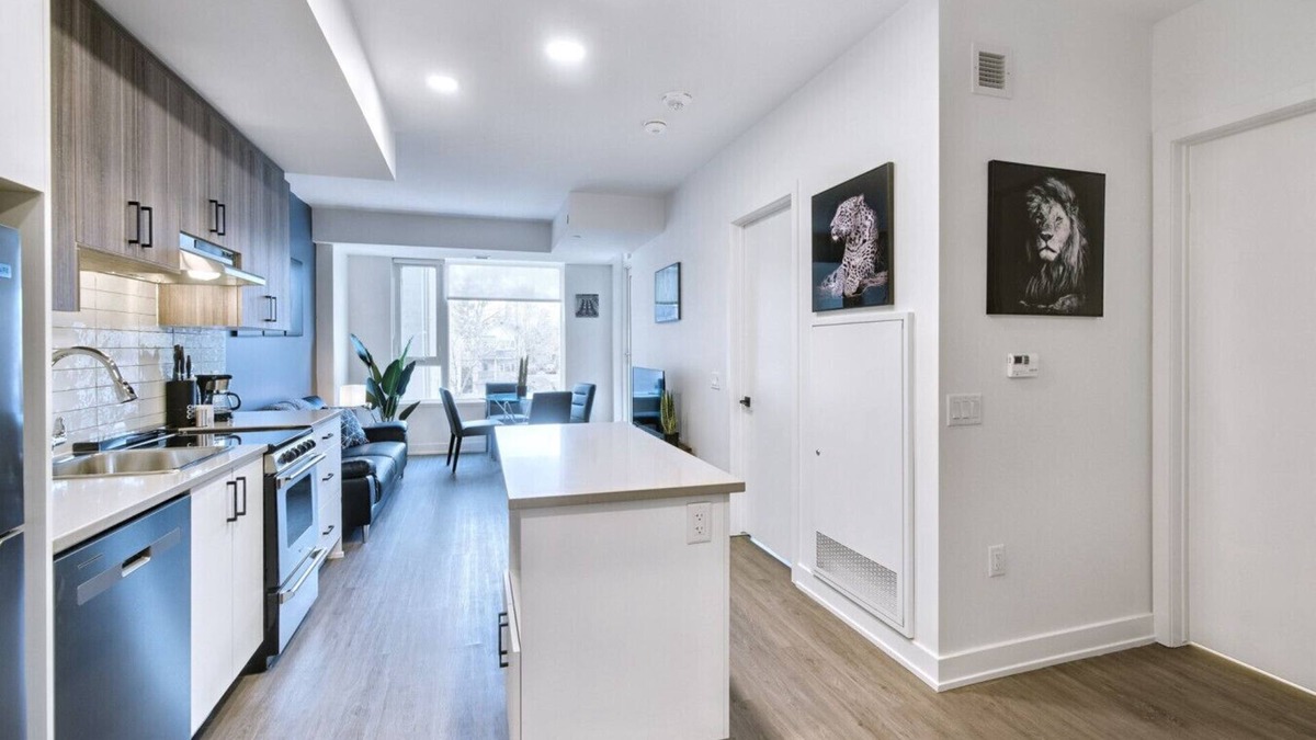 Centretown West Apartment | Stylish 1BR in Little Italy near Dows Lake