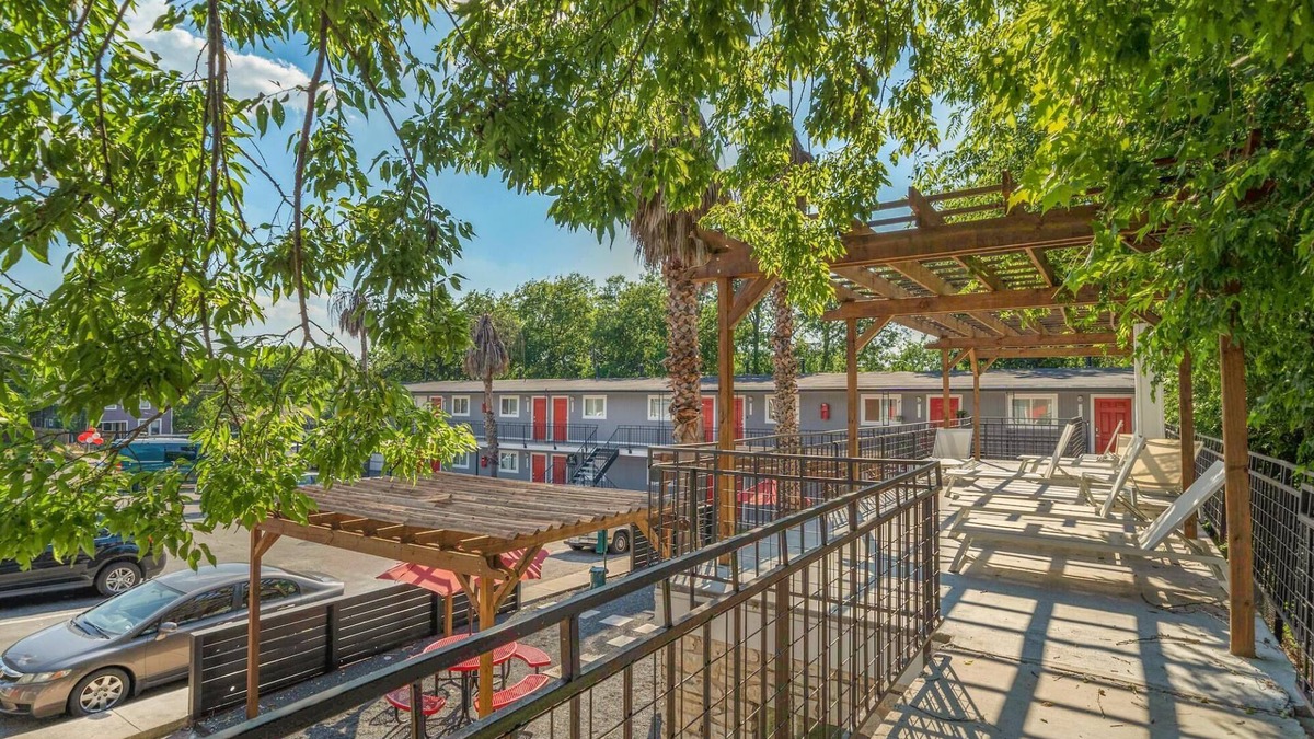 Brentwood Apartment | Stylish 1BR Near UT Brentwood Evonify