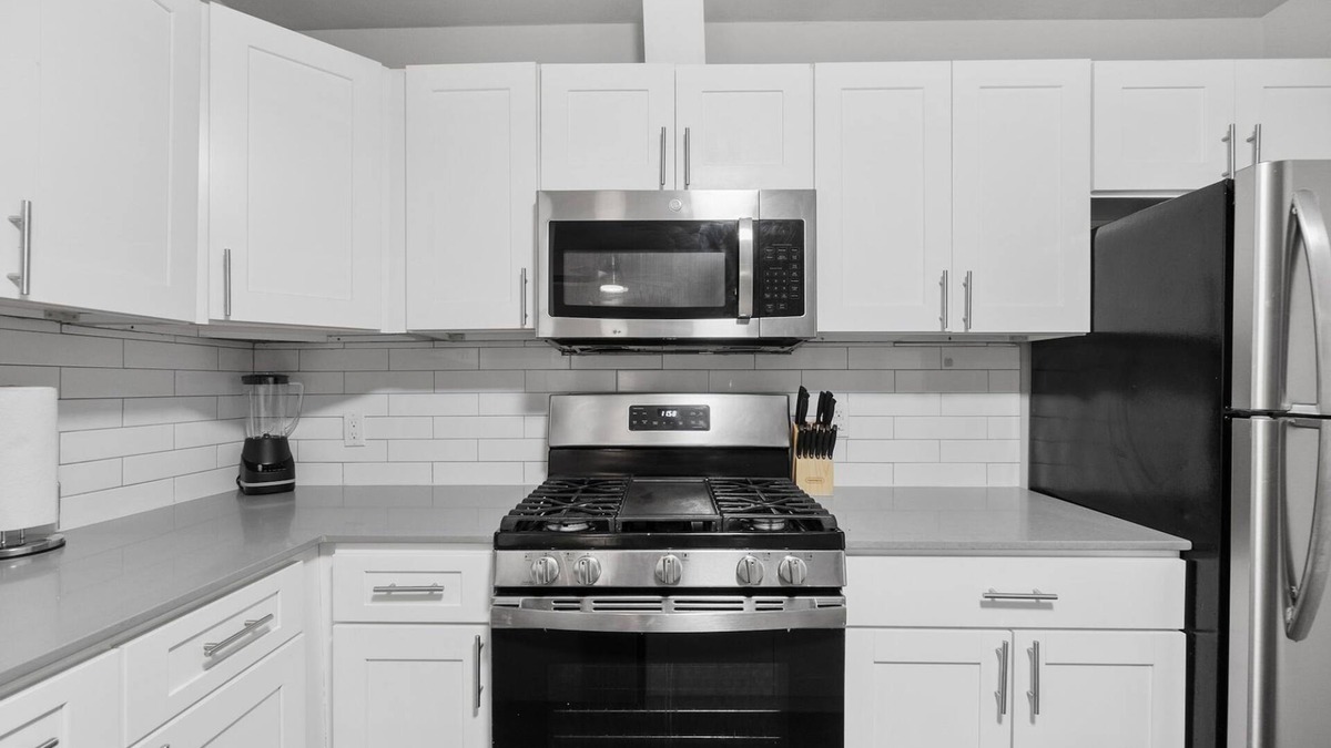 Highland Apartment | Stylish 1BR Near UT Highland Evonify