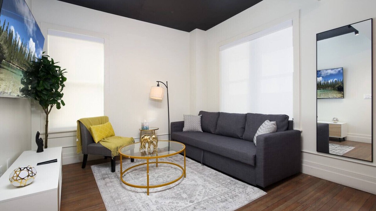 Downtown San Antonio Apartment | Stylish 1BR On Riverwalk w Gym & Parking, Near Dome