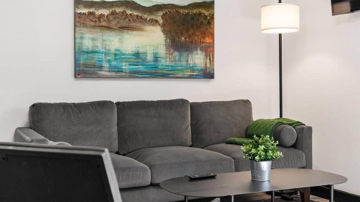 Penn-Knox Apartment | Stylish 1BR Retreat with Free Parking near Historic Sites