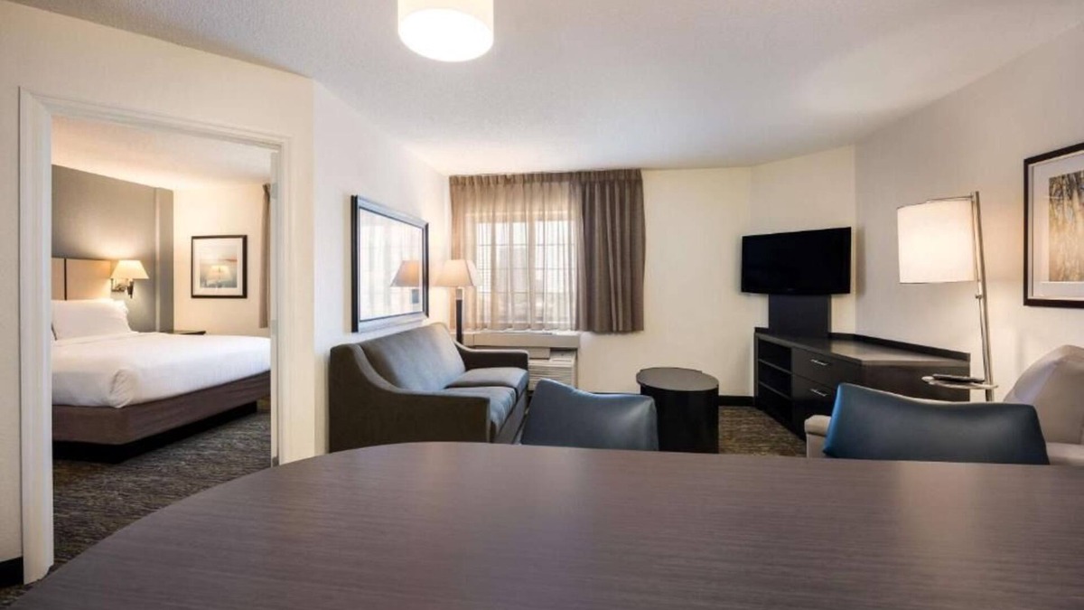 Exchange Place North House | Stylish 1BR Unit near Newport Centre Shopping Mall! Breathtaking Views!