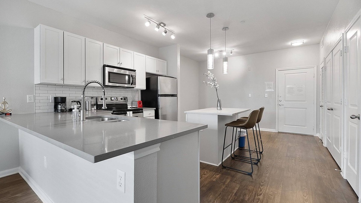 St. Edwards Apartment | Stylish 1BR w/Bonus Beds + Pool | Near SoCo
