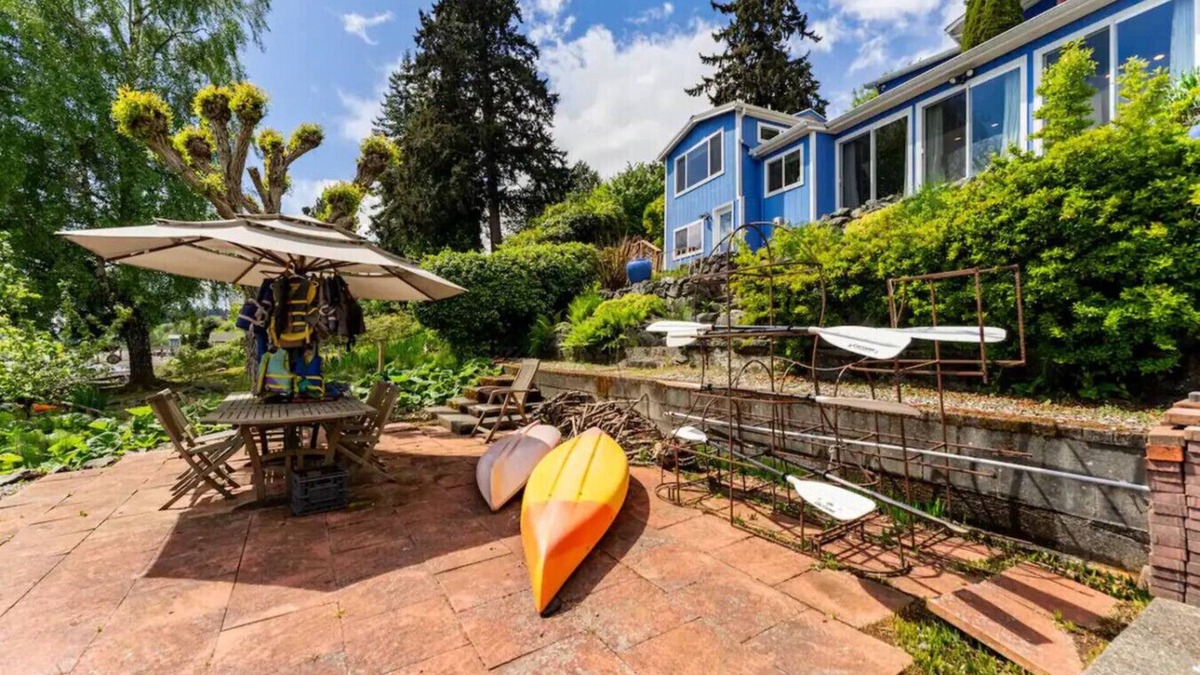 Bremerton Cottage | Stylish 1BR Waterfront Cottage w/Garden & Fire Pit