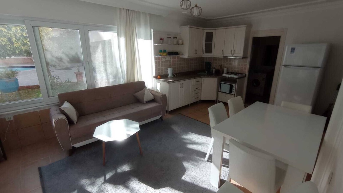 Mahmutlar Condo | STYLISH 1st FLOOR 2BR, BY POOL, PRIVATE PATH TO BEACH