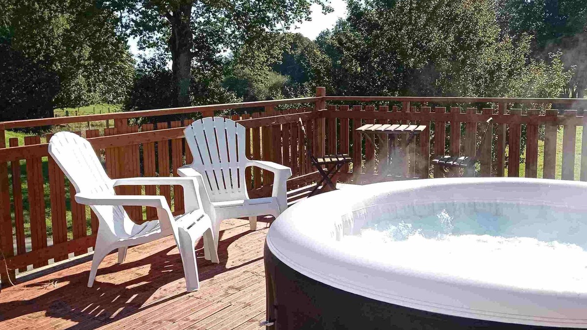 Mantilly Apartment | Stylish 1st floor apartment with heated pool & private jacuzzi, 3 star rated