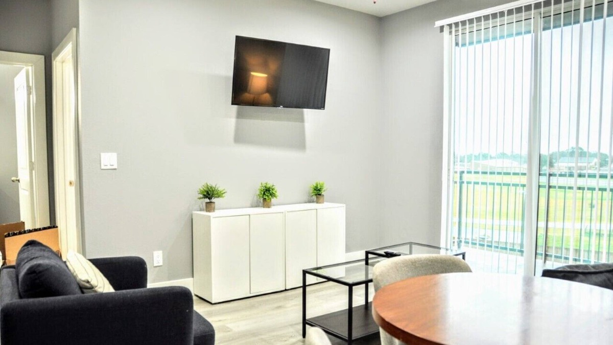 Sealy Apartment | Stylish 2 bed/2bath in Sealy with Pool