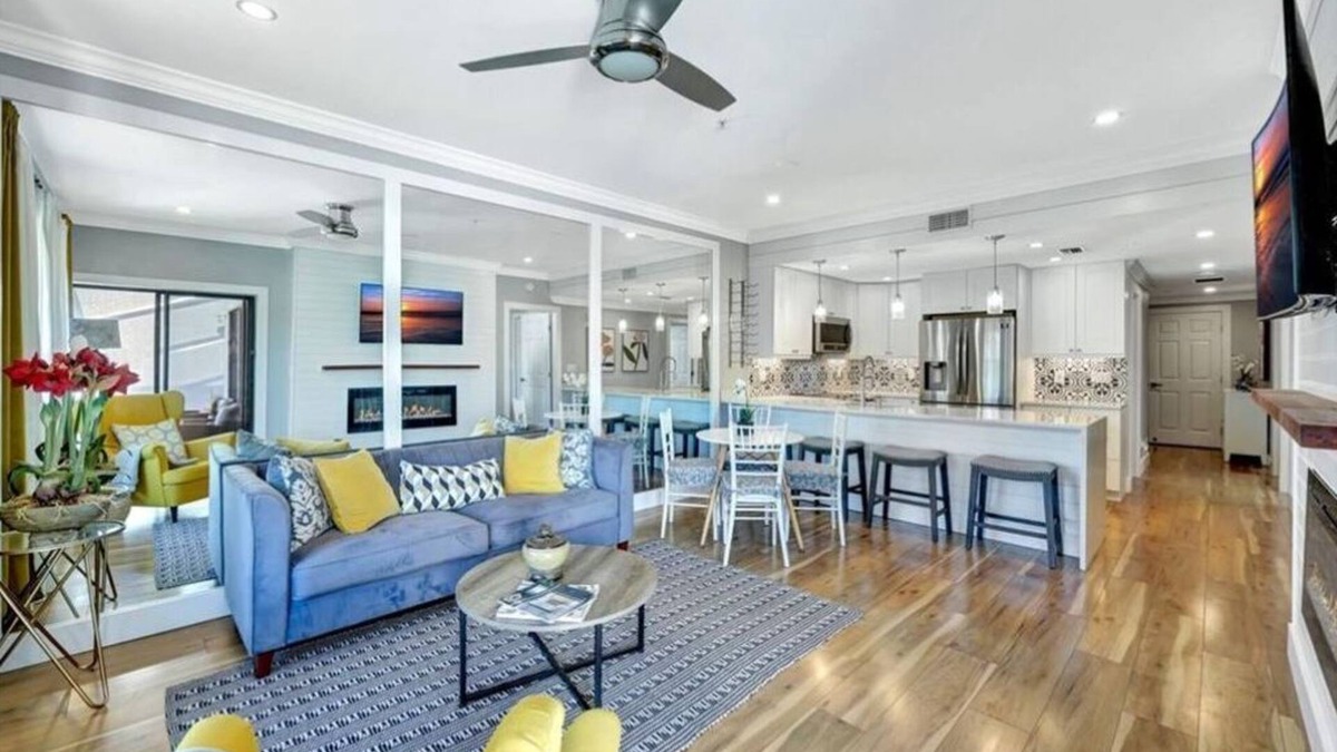 Central Naples Condo | Stylish 2-bed condo in a vibrant tennis community, 4 miles from Downtown Naples!