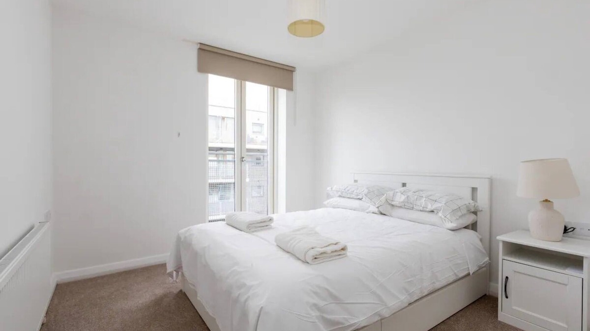 Lansbury Apartment | Stylish 2 Bed Duplex by Canal - Bow
