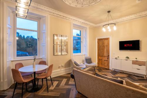 Arniston Apartment | Stylish 2 Bed Flat-Free Parking