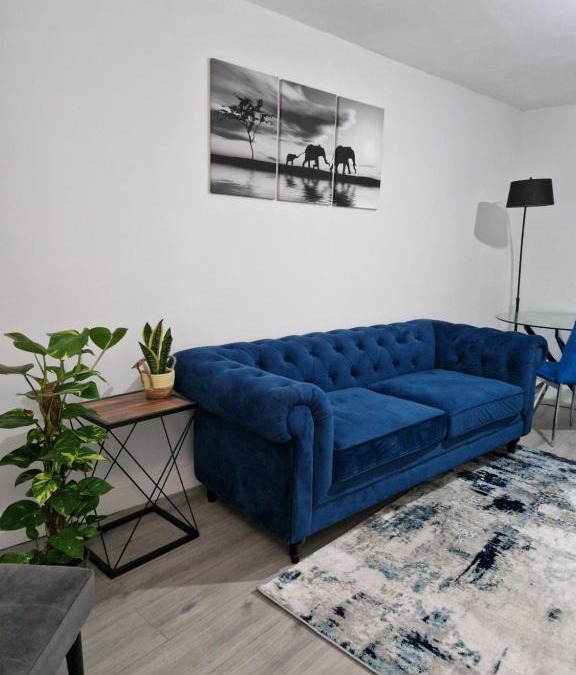 Upper Edmonton House | Stylish 2 bed home- short walk to Tottenham Stadium/Stations