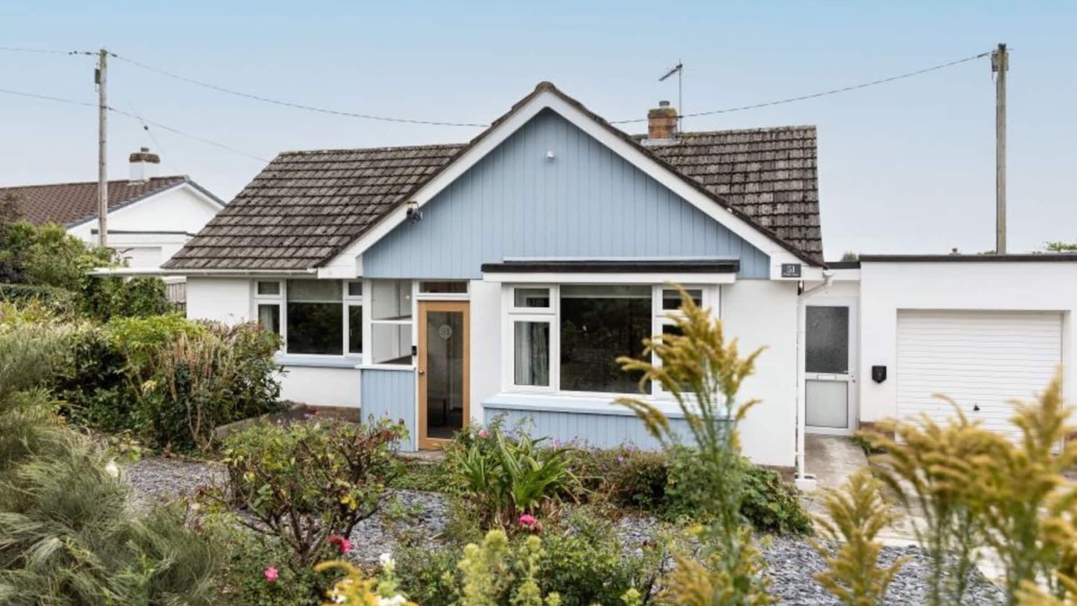 Braunton House | Stylish 2 bed, pet-friendly coastal retreat