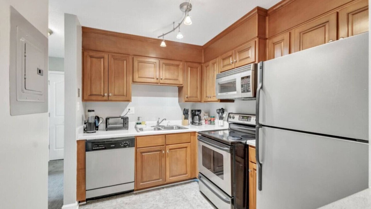 Crabtree Apartment | Stylish 2 Bed Suite—in Crabtree Valley Raleigh!