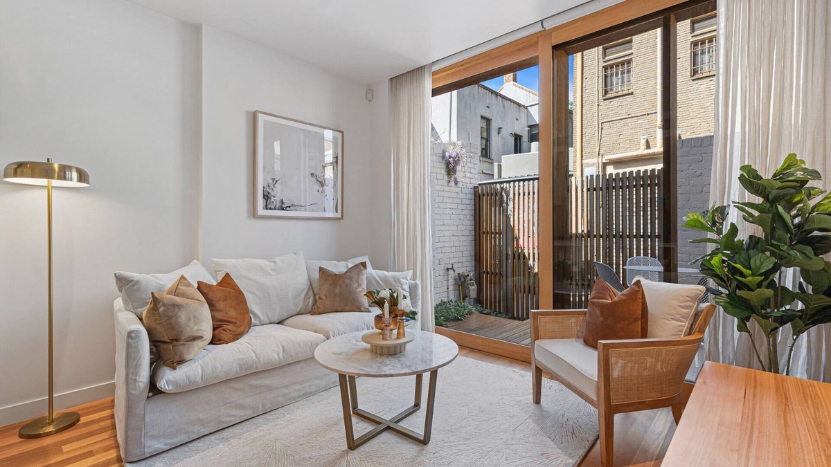Carlton South House | Stylish 2-bed Victorian Terrace in Carlton