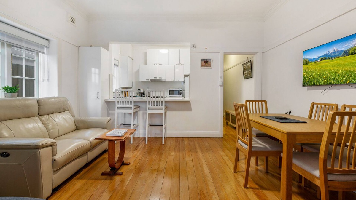 Bondi Beach Apartment | Stylish 2-Bedroom Bondi Stay Close to Beach
