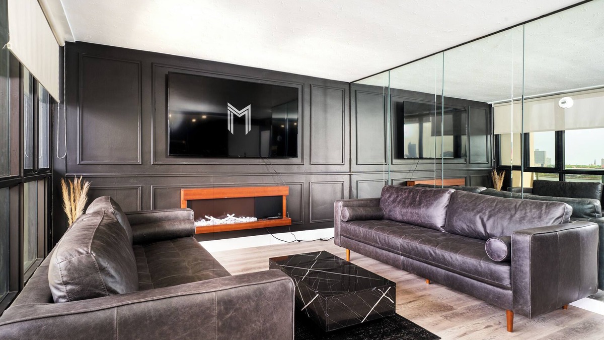 Windsor Condo | Stylish 2 Bedroom Executive Suite