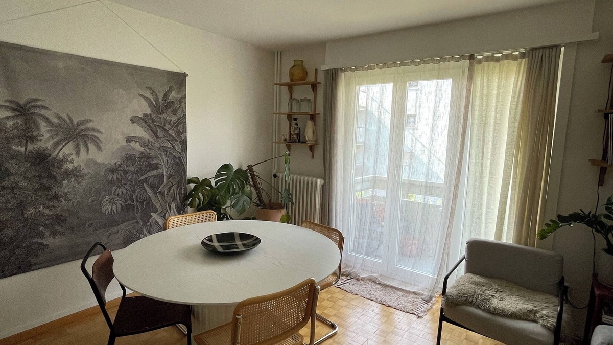 District 9 Apartment | Stylish 2-Bedroom Flat w/Living Room, Balcony & Workspace in Zürich