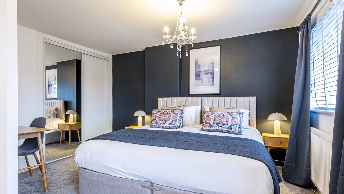 Blacon House | Stylish 2 bedroom house in quiet suburb of Chester Sleeps 6 by Restfully