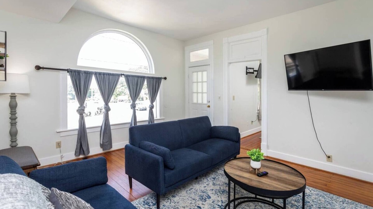 Waynesboro Apartment | Stylish 2 Bedroom Unit-Convenient Downtown walkable location, Close to 151, Blue Ridge Parkway, Brew