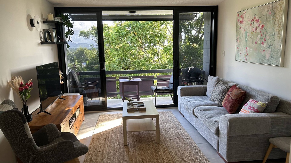 West End Apartment | Stylish 2 bedroom unit convenient location, West End