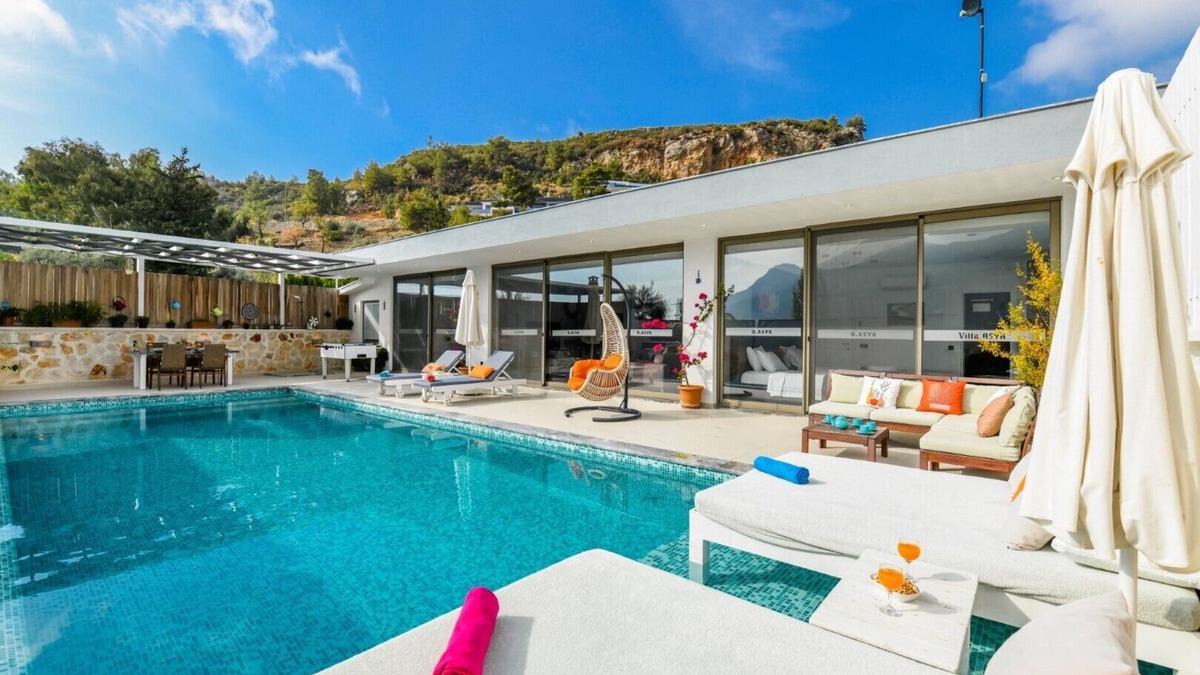 Islamlar Villa | Stylish 2 Bedroom Villa, Secluded Pool and Garden