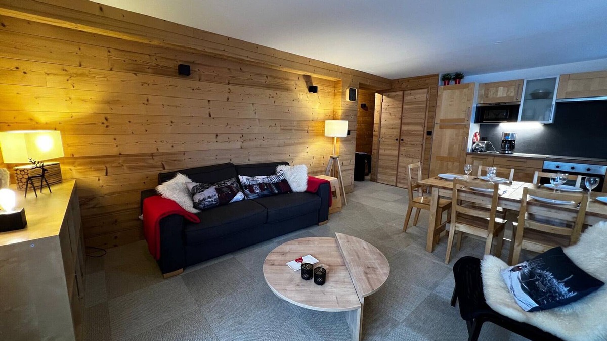 Gouaux-de-Larboust Apartment | Stylish 2-BR Apt, Sleeps 8, Ski-in/Ski-out, South-Facing Balcony, Family-Friendly Amenities